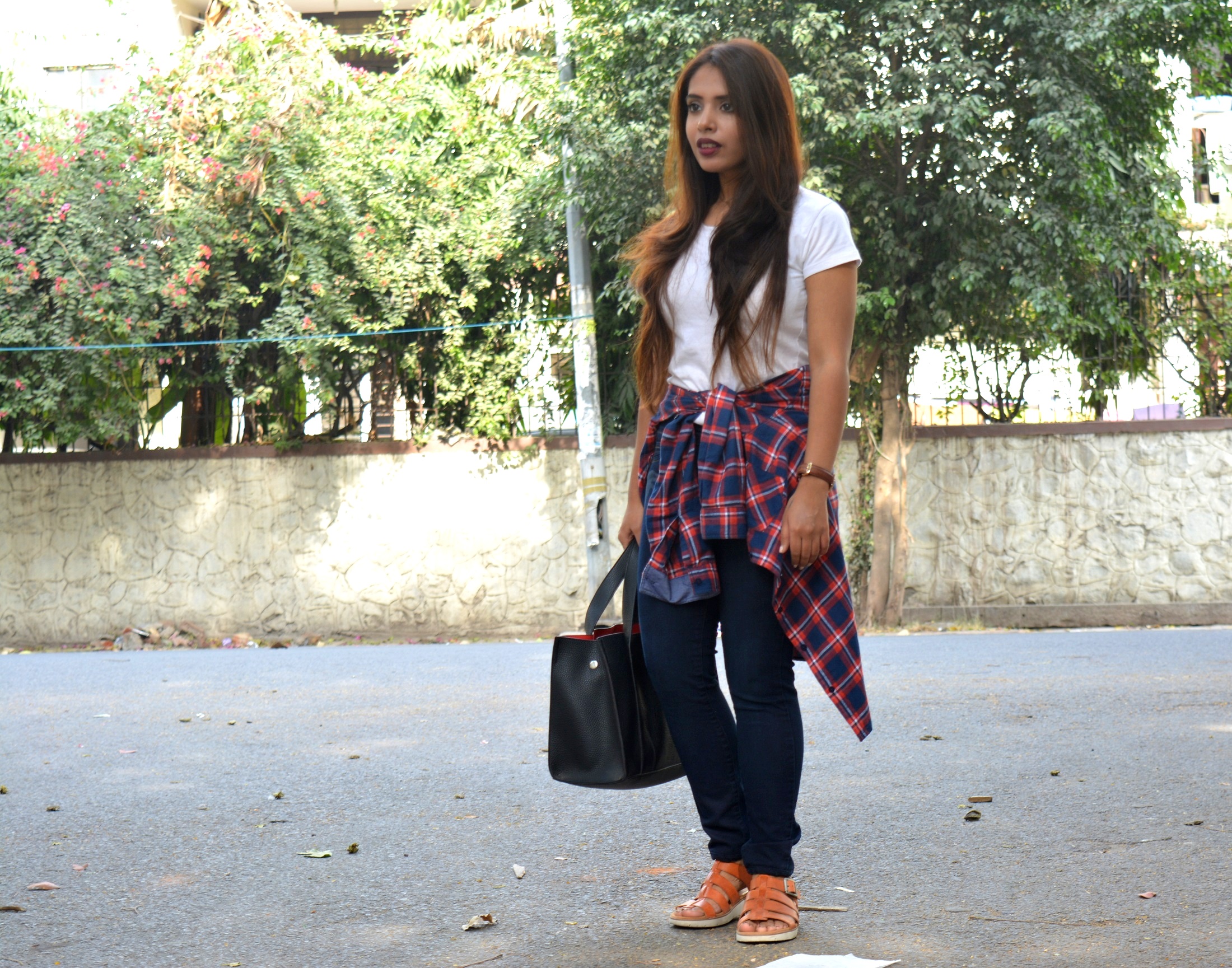 plaid-shirt-tan-sandals-black-bag-white-tshirt