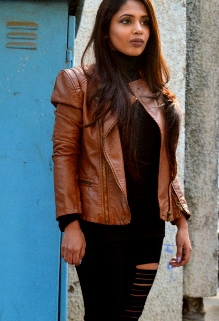 How to Style a Brown Leather Jacket: Winter LookbookPetite ... (708 x 1034 Pixel)